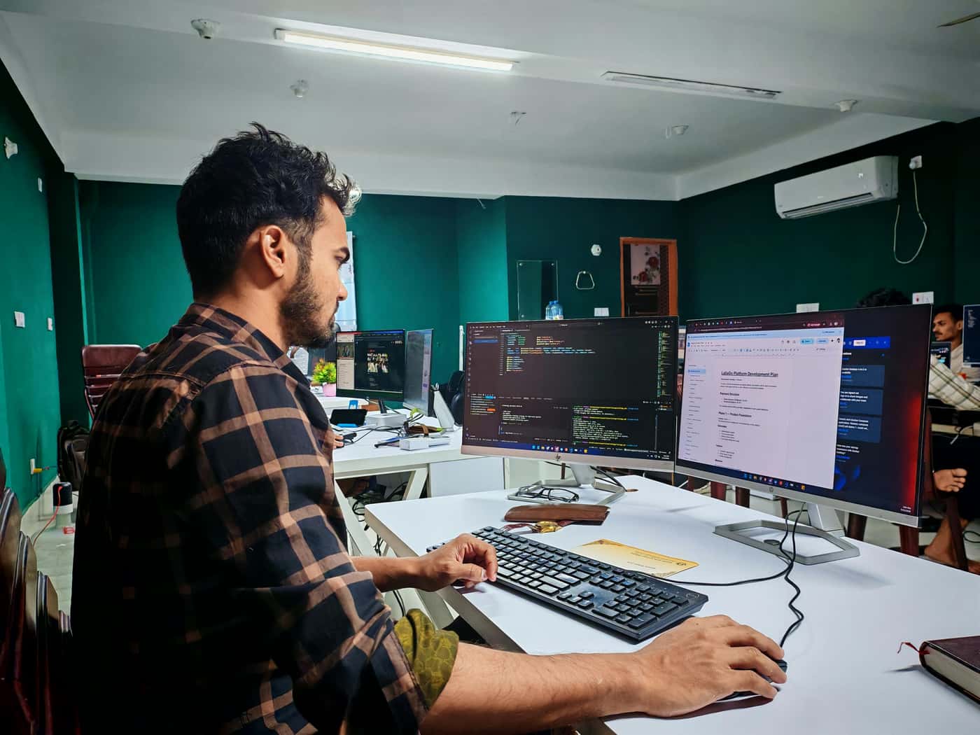 software-engineer-pair-programming-discussion